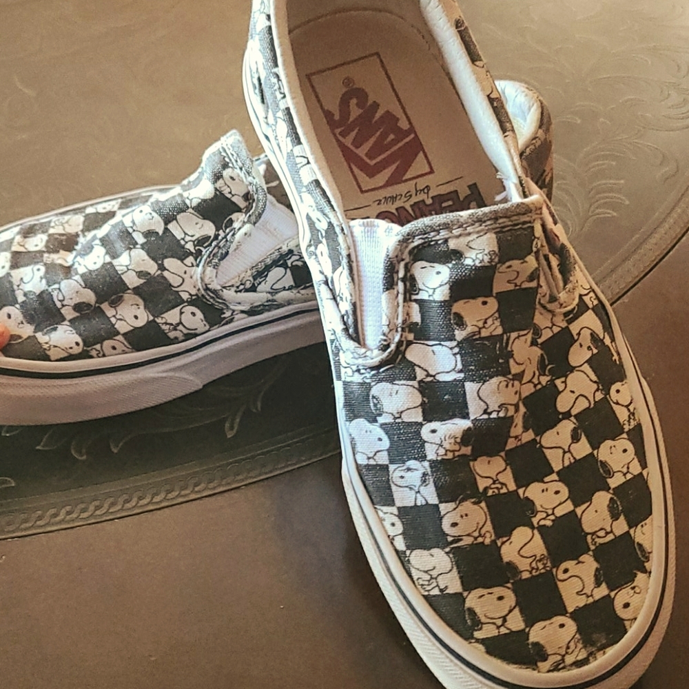 Peanuts snoopy Vans slip ons